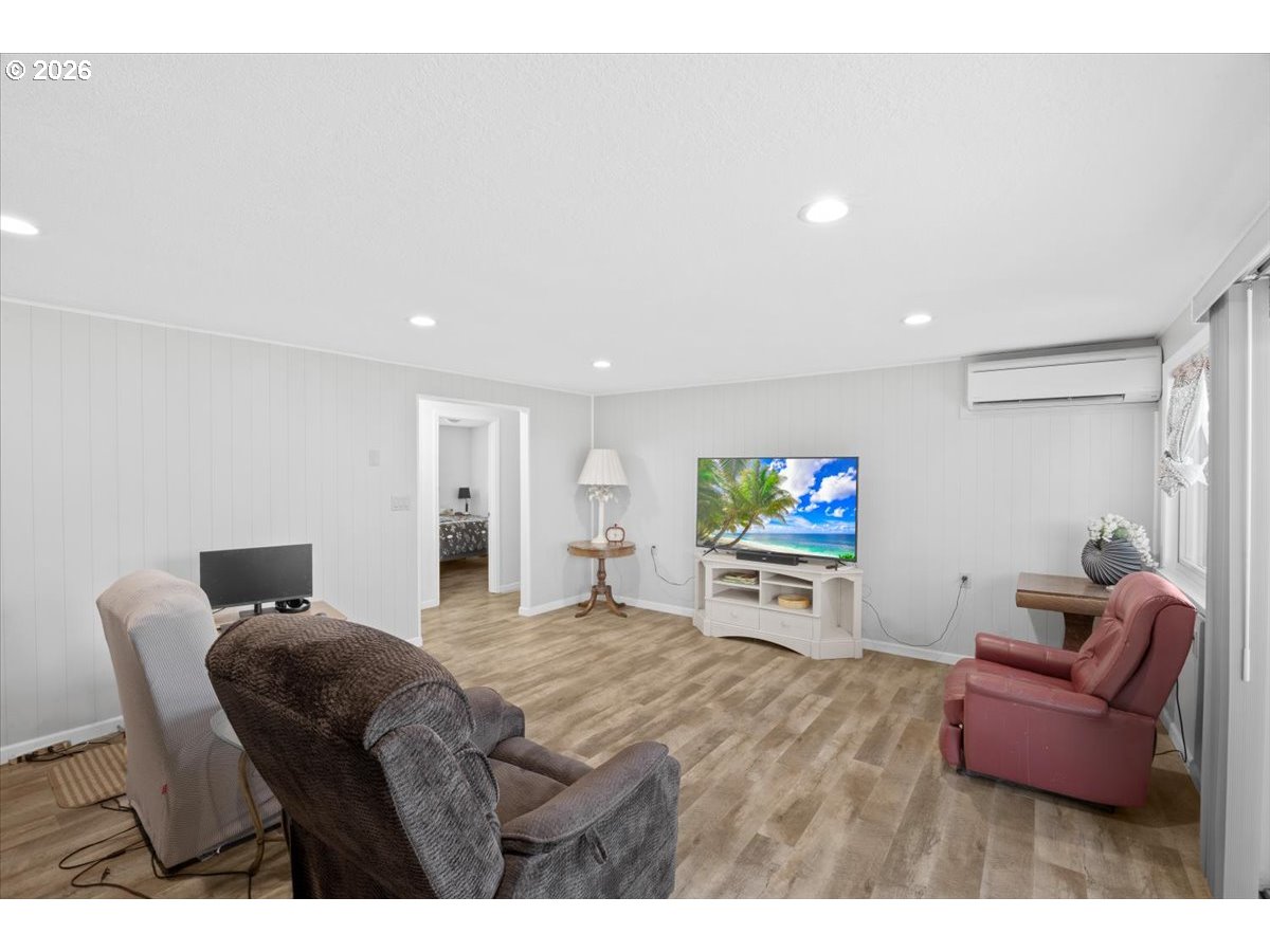 3905 Carnes Road Roseburg, OR 97471 - Photo 22 of 40 Family Room