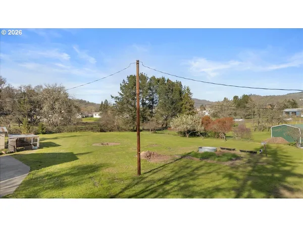 $525,000 | 3905 Carnes Road, Roseburg, OR 97471