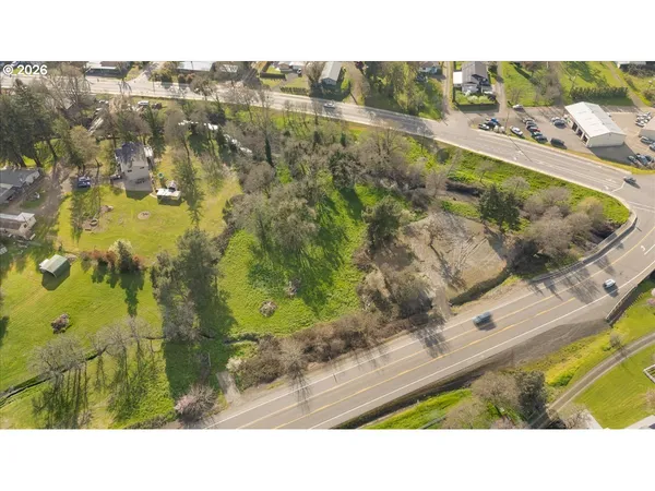 $525,000 | 3905 Carnes Road, Roseburg, OR 97471