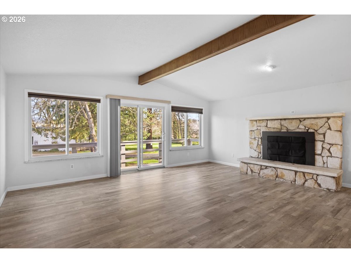 3905 Carnes Road Roseburg, OR 97471 - Photo 5 of 40 Living Room