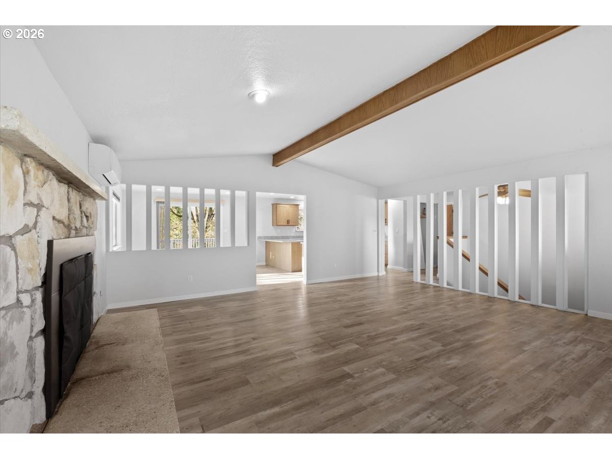 3905 Carnes Road Roseburg, OR 97471 - Photo 6 of 40 Living Room