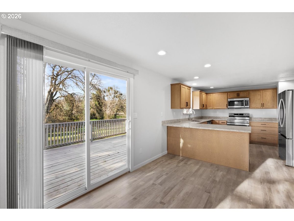 3905 Carnes Road Roseburg, OR 97471 - Photo 7 of 40 Kitchen/Dining Room
