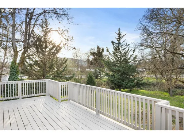 $525,000 | 3905 Carnes Road, Roseburg, OR 97471