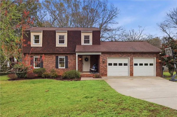 $439,900 | 104 Roslyn Drive, Clemson, SC 29631