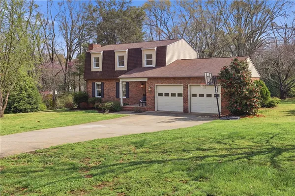 $439,900 | 104 Roslyn Drive, Clemson, SC 29631