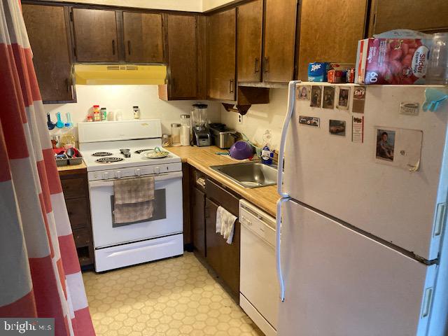 1115 Thomas Road Warrington, PA 18976 - Photo 14 of 16 Upper Kitchen