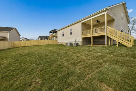 a view of a house with backyard