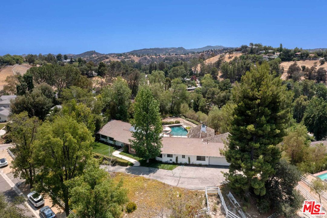 5860 Fitzpatrick Road Hidden Hills, CA 91302 - Photo 5 of 19 Gallery Image 5