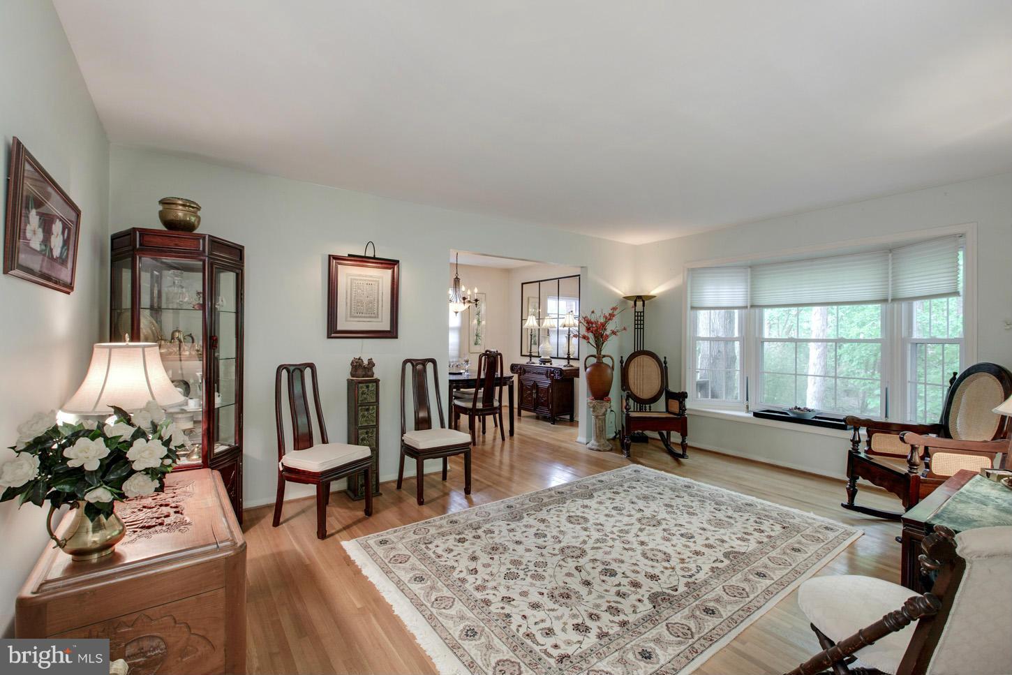 6115 Roxbury Avenue Springfield, VA 22152 - Photo 11 of 24 Living Room