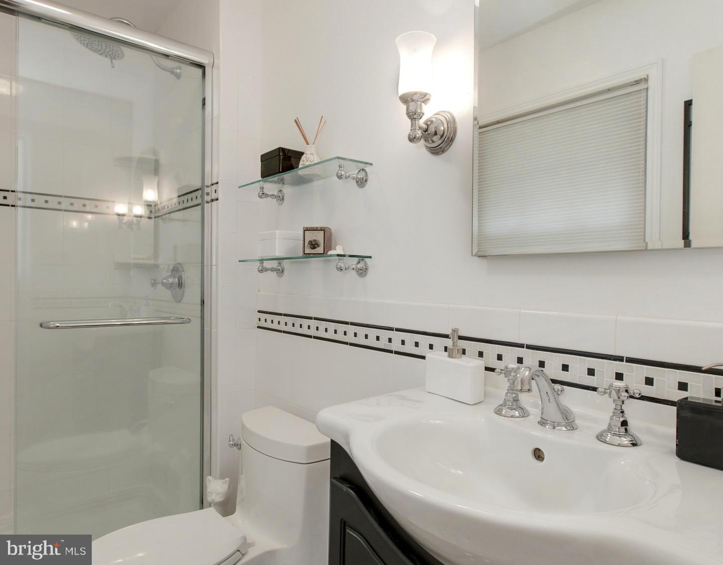 6115 Roxbury Avenue Springfield, VA 22152 - Photo 14 of 24 Bath (Master)