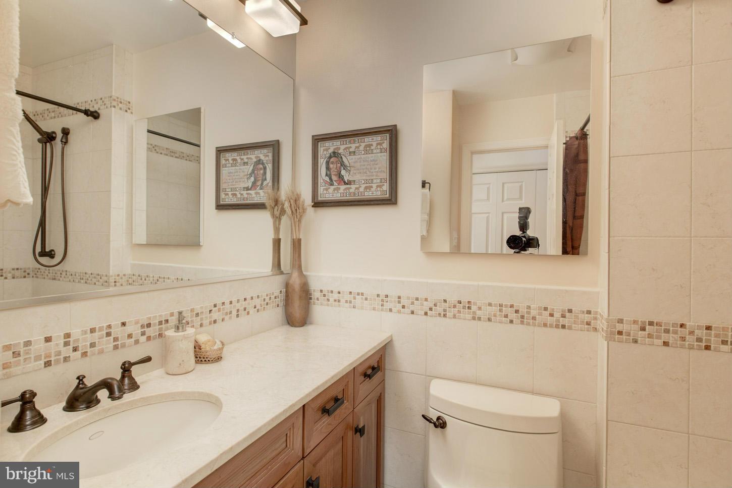 6115 Roxbury Avenue Springfield, VA 22152 - Photo 17 of 24 Hall full bathroom on main level