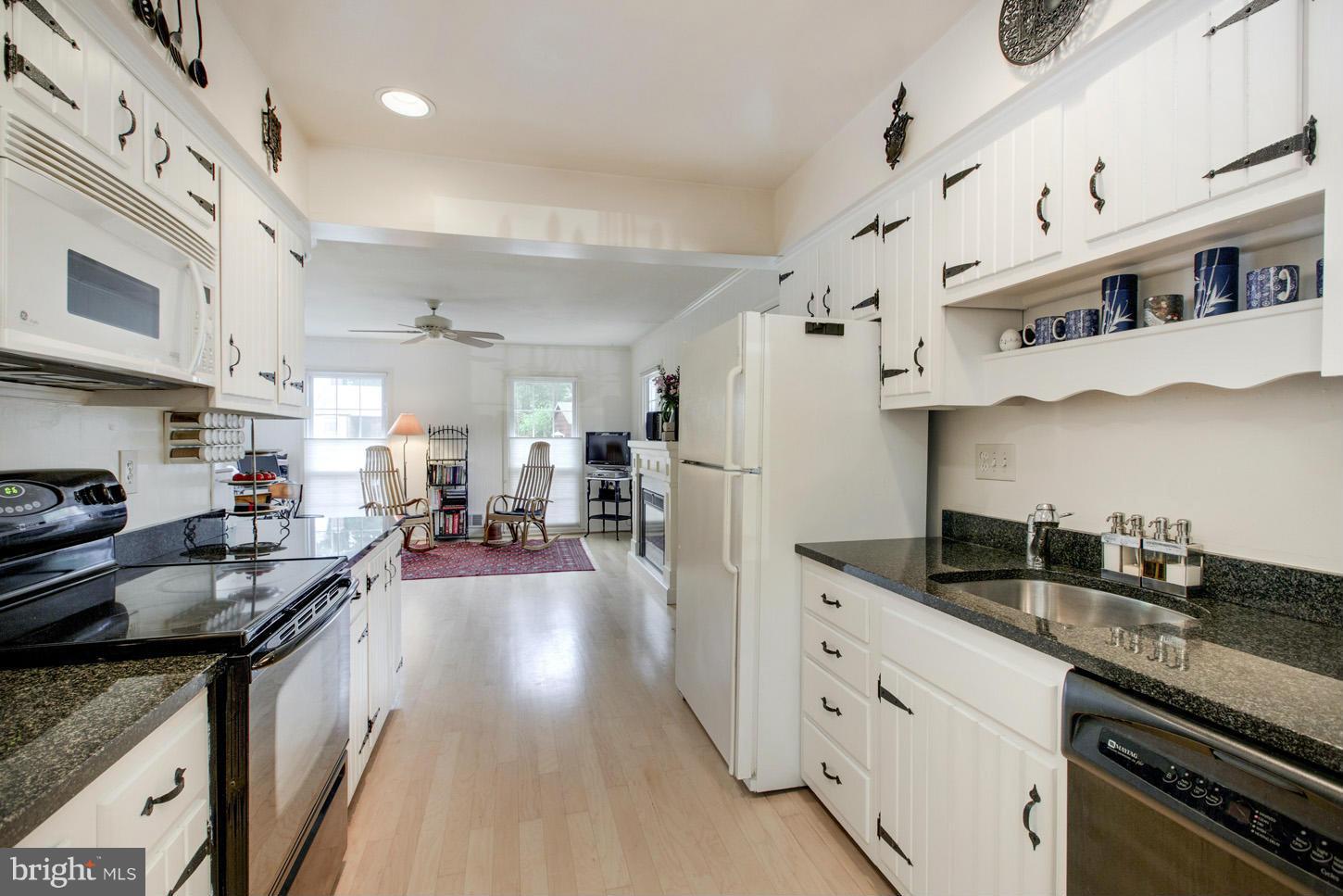 6115 Roxbury Avenue Springfield, VA 22152 - Photo 7 of 24 Kitchen