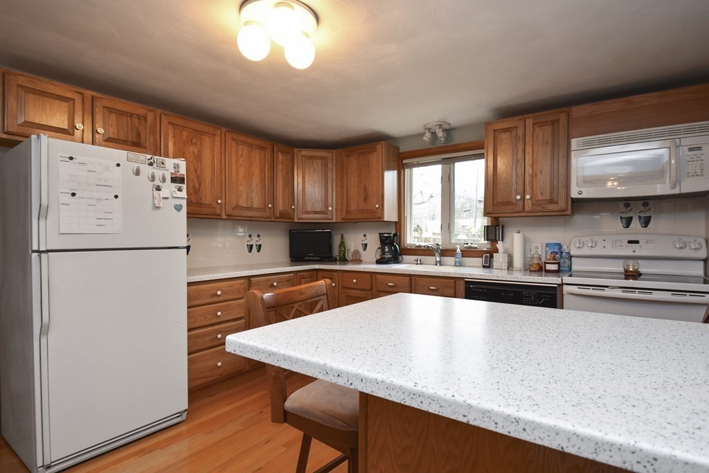 24 Orchard Road Hamilton, MA 01982 - Photo 12 of 27