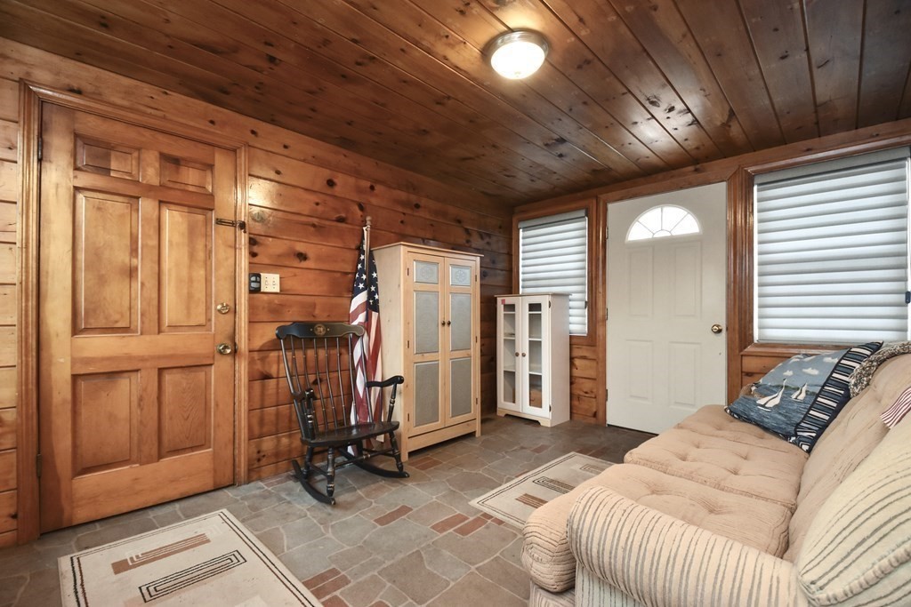 24 Orchard Road Hamilton, MA 01982 - Photo 3 of 27