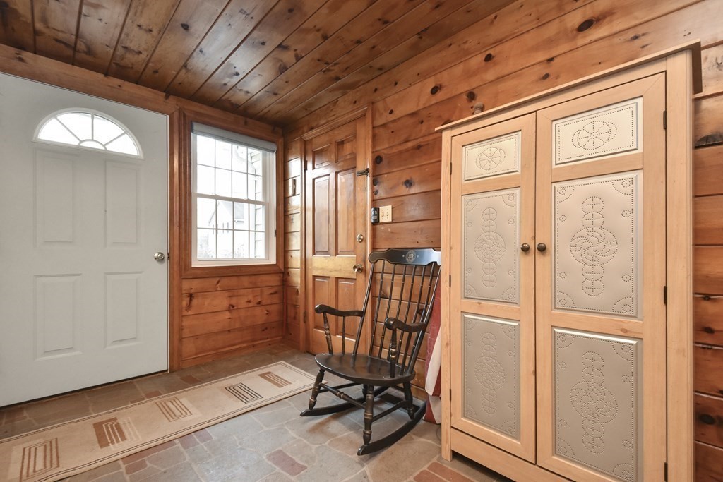 24 Orchard Road Hamilton, MA 01982 - Photo 4 of 27