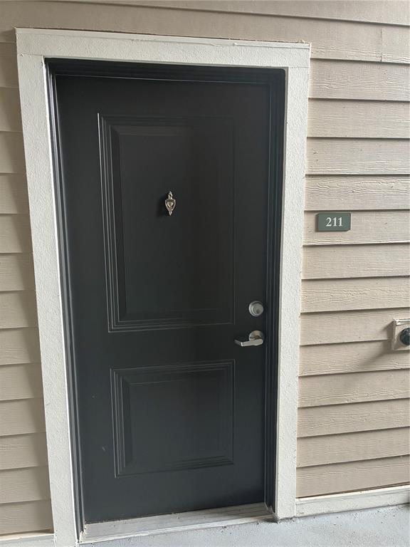 2115 Waterfall Ct Mount, Unit 8211 Mount Dora, FL 32757 - Photo 5 of 21 a view of closet
