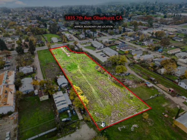 a view of a yard with an outdoor space