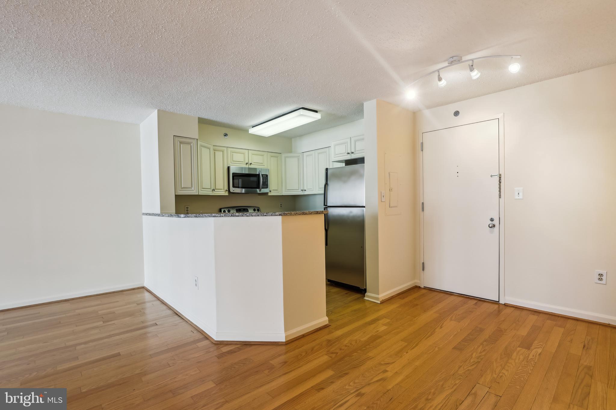 1230 23rd Street Northwest, Unit 607 Washington, DC 20037 - Photo 11 of 29 Modern kitchen