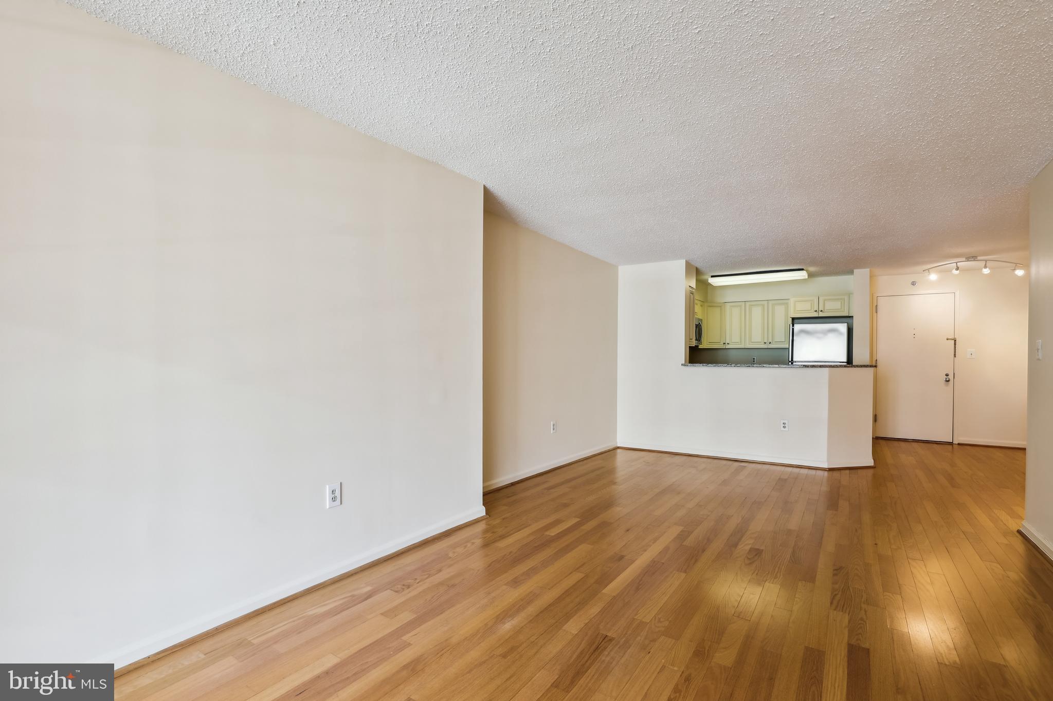 1230 23rd Street Northwest, Unit 607 Washington, DC 20037 - Photo 8 of 29 Spacious living area