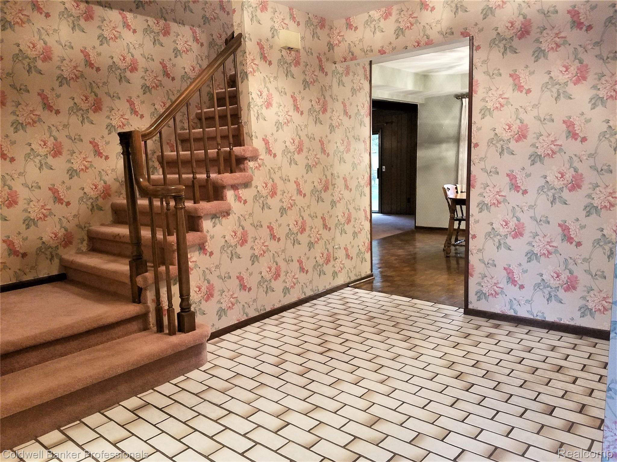 1862 Ludgate Lane Rochester, MI 48309 - Photo 12 of 54 1862_Ludgate_Foyer, another view