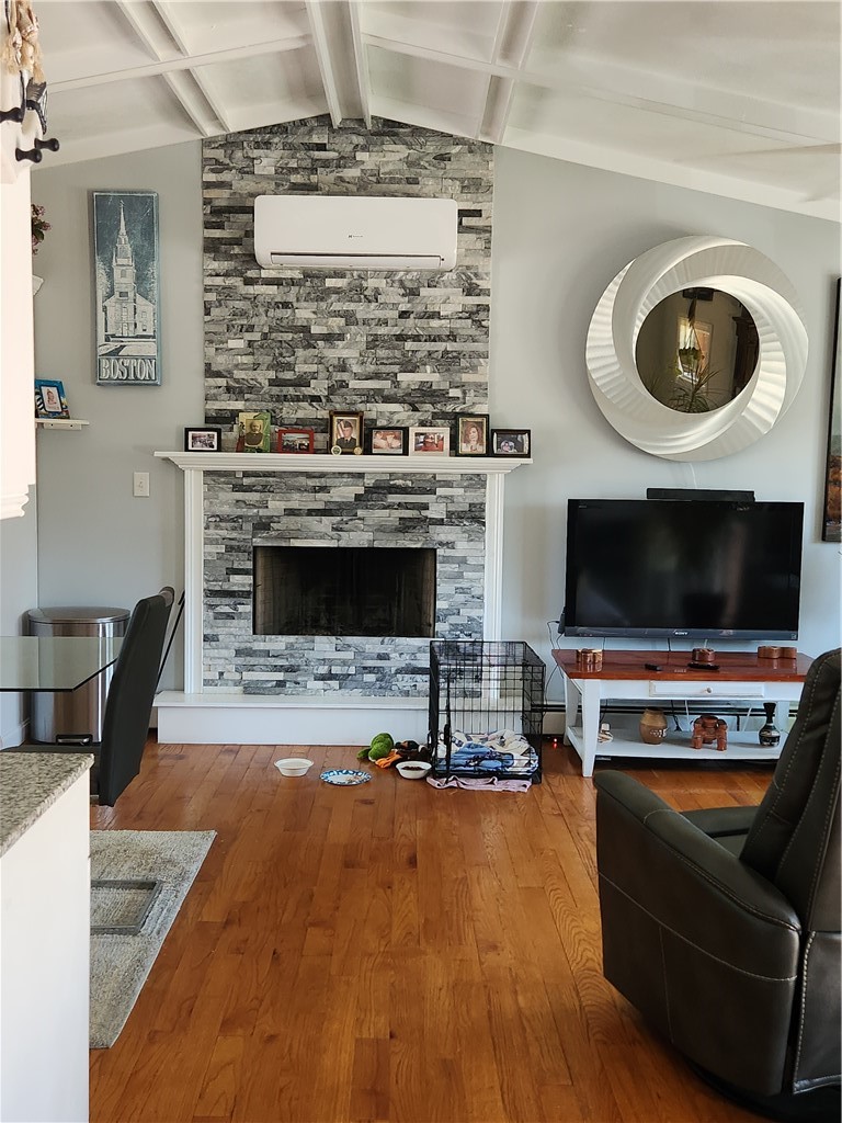75 Chiswick Road Warwick, RI 02889 - Photo 6 of 32