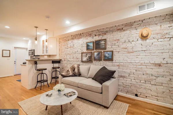 $2,700 | 619 11th Street Northeast, Washington, DC 20002