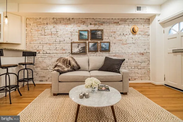 $2,700 | 619 11th Street Northeast, Washington, DC 20002