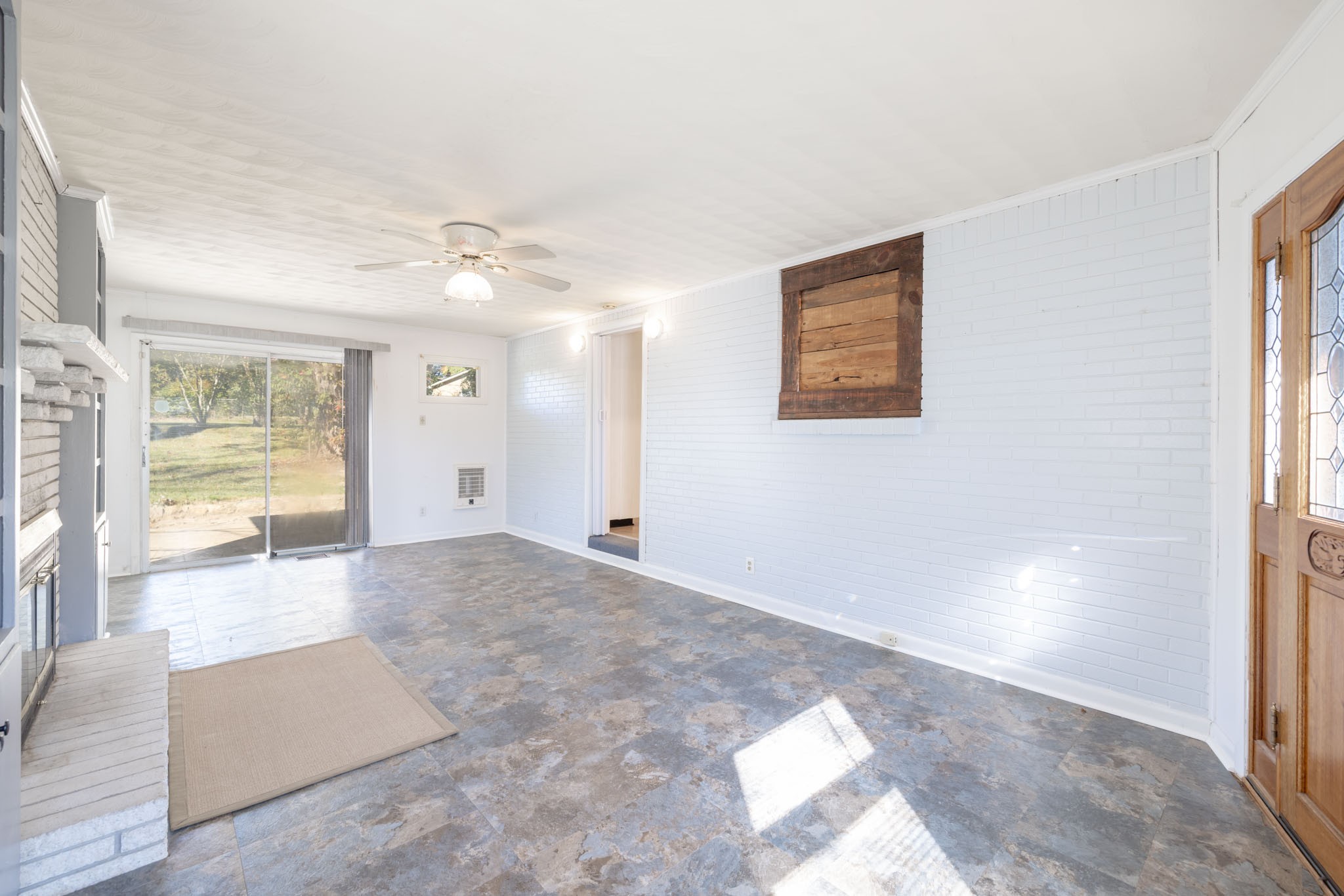 1015 Lockertsville Road Ashland City, TN 37015 - Photo 55 of 72 en empty room with windows and ceiling fan