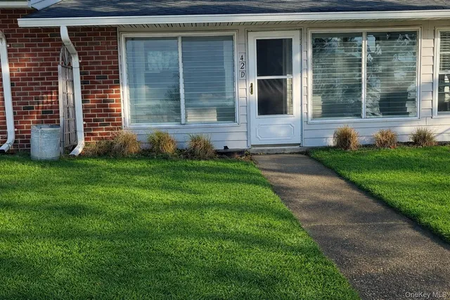 $345,000 | 42 Trent Court, Unit D, Ridge, NY 11961