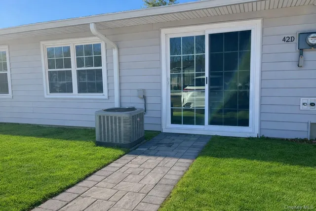 $345,000 | 42 Trent Court, Unit D, Ridge, NY 11961