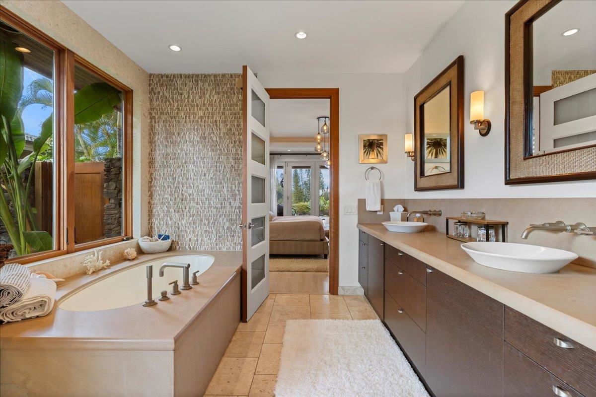 238 Crestview Road Lahaina, HI 96761 - Photo 27 of 48 a bathroom with a tub double vanity sink and mirror