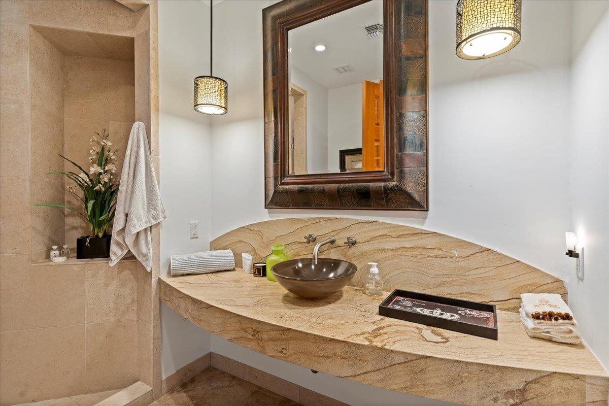 238 Crestview Road Lahaina, HI 96761 - Photo 33 of 48 a bathroom with a sink and a mirror