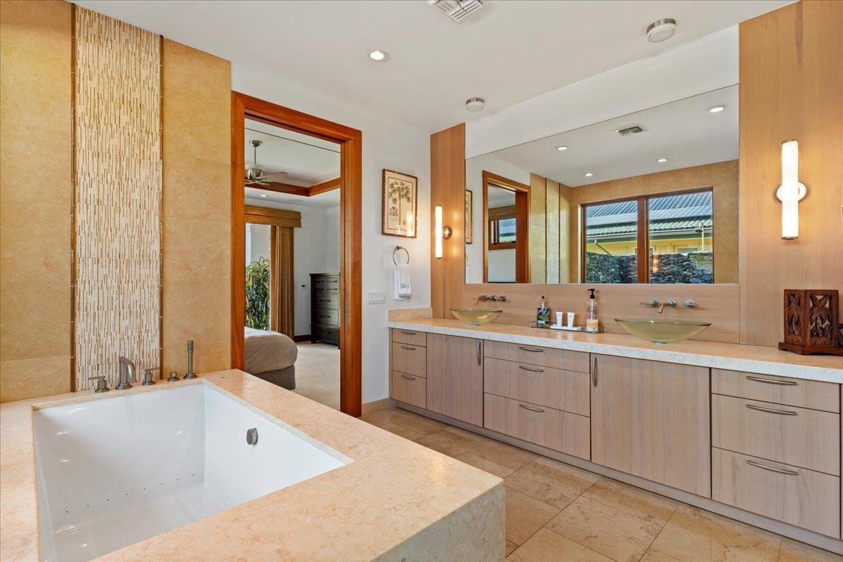 238 Crestview Road Lahaina, HI 96761 - Photo 35 of 48 a spacious bathroom with a tub sink and mirror
