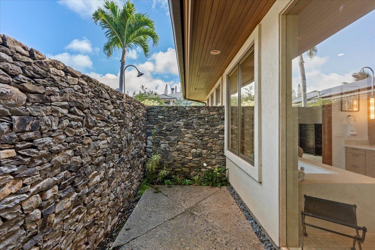 238 Crestview Road Lahaina, HI 96761 - Photo 36 of 48 a view of a pathway of a house