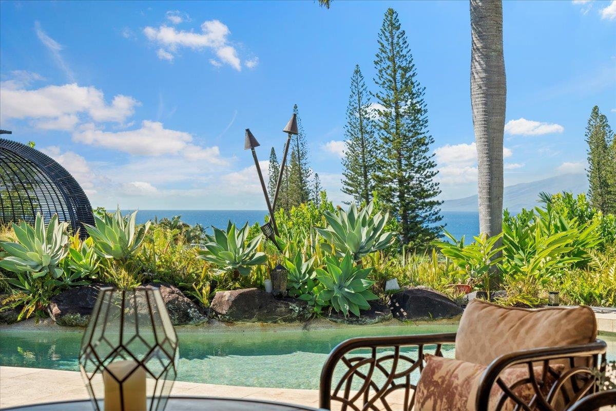 238 Crestview Road Lahaina, HI 96761 - Photo 7 of 48 a view of a chairs and table in the patio