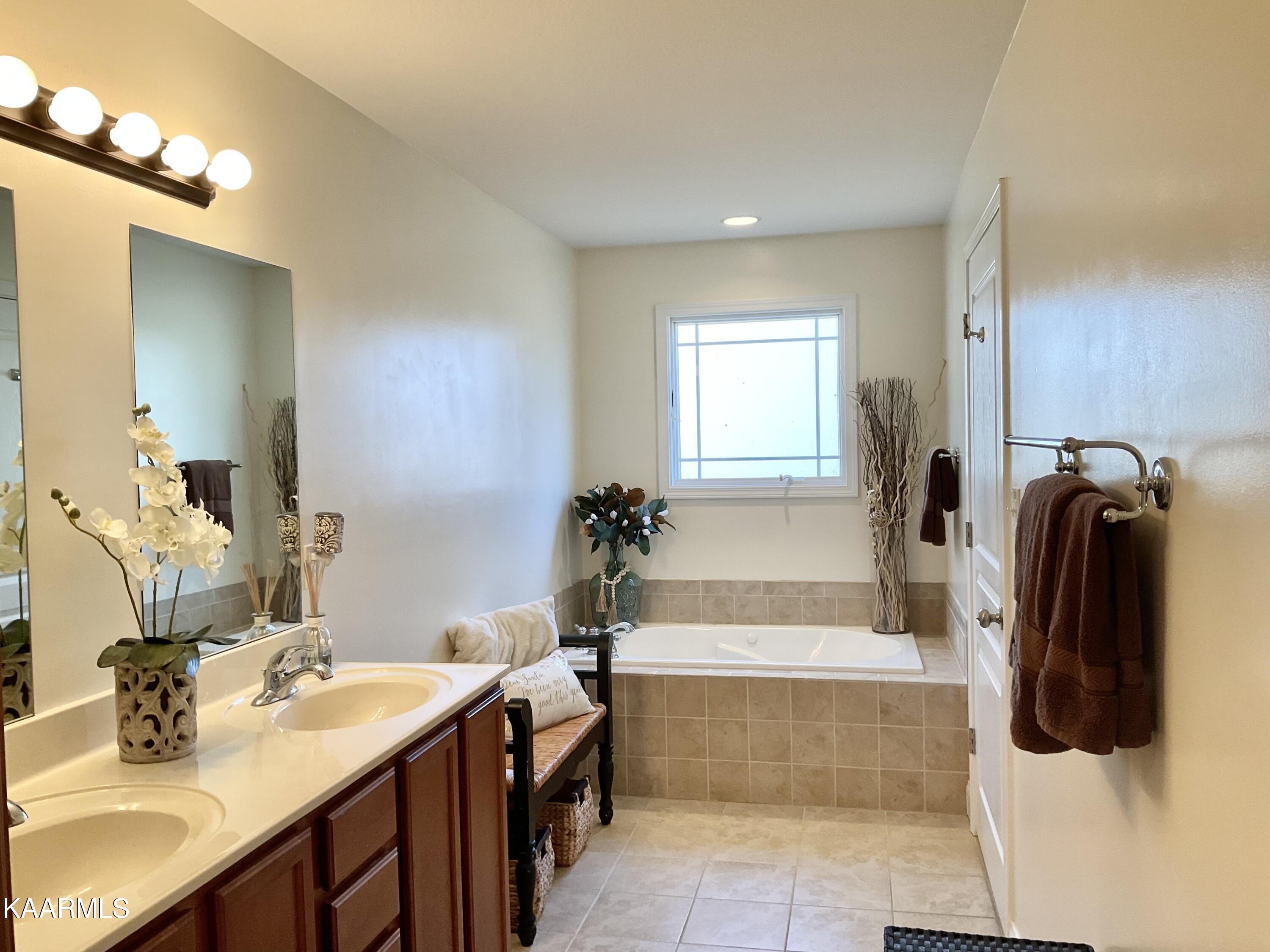 7809 Stanley Road Powell, TN 37849 - Photo 16 of 24 En-suite