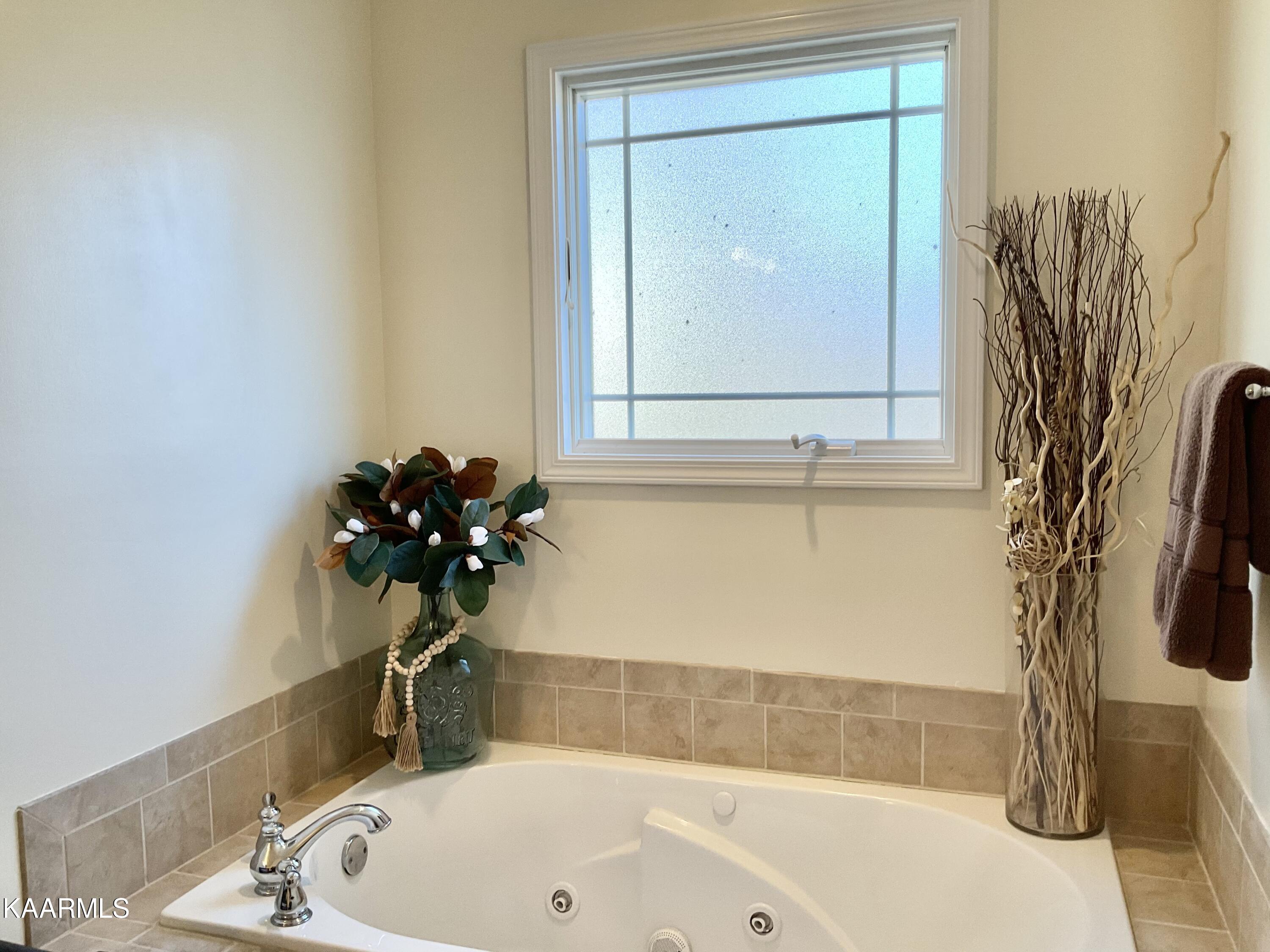 7809 Stanley Road Powell, TN 37849 - Photo 17 of 24 Whirlpool Tub