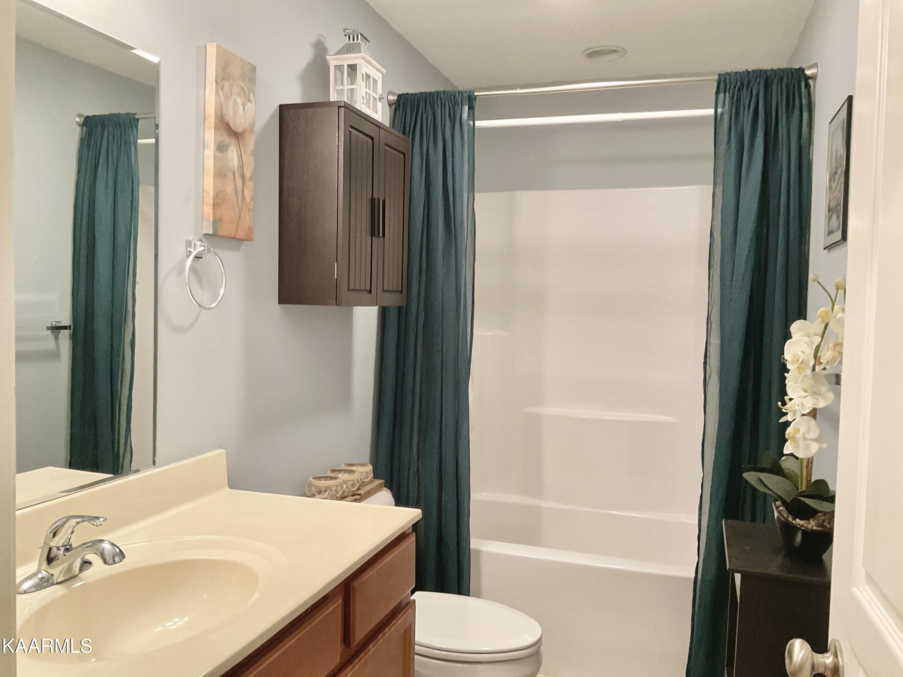 7809 Stanley Road Powell, TN 37849 - Photo 20 of 24 Hall Bathroom