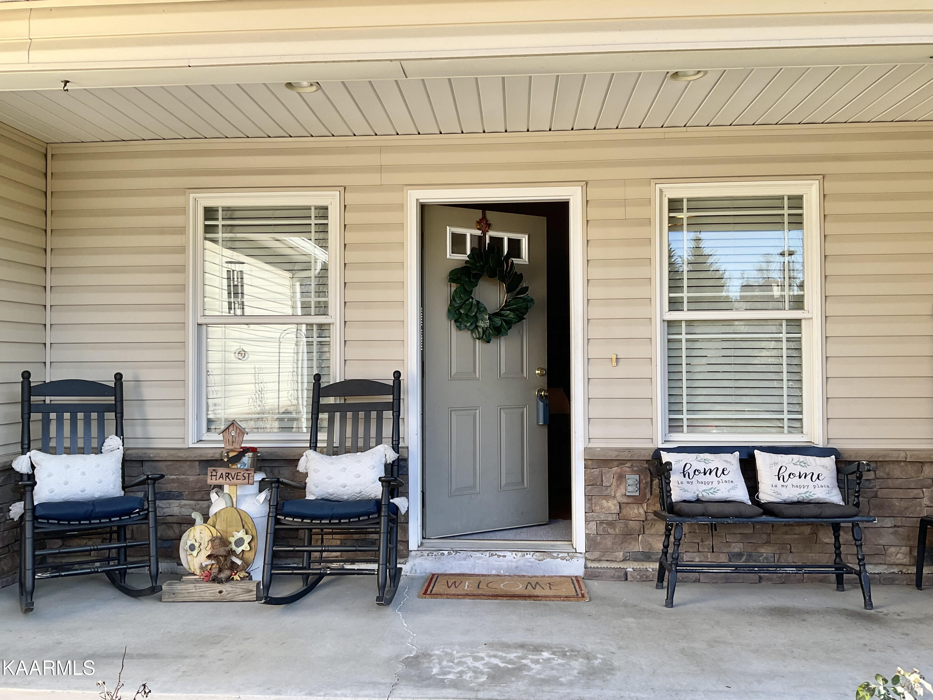 7809 Stanley Road Powell, TN 37849 - Photo 4 of 24 Come on In!
