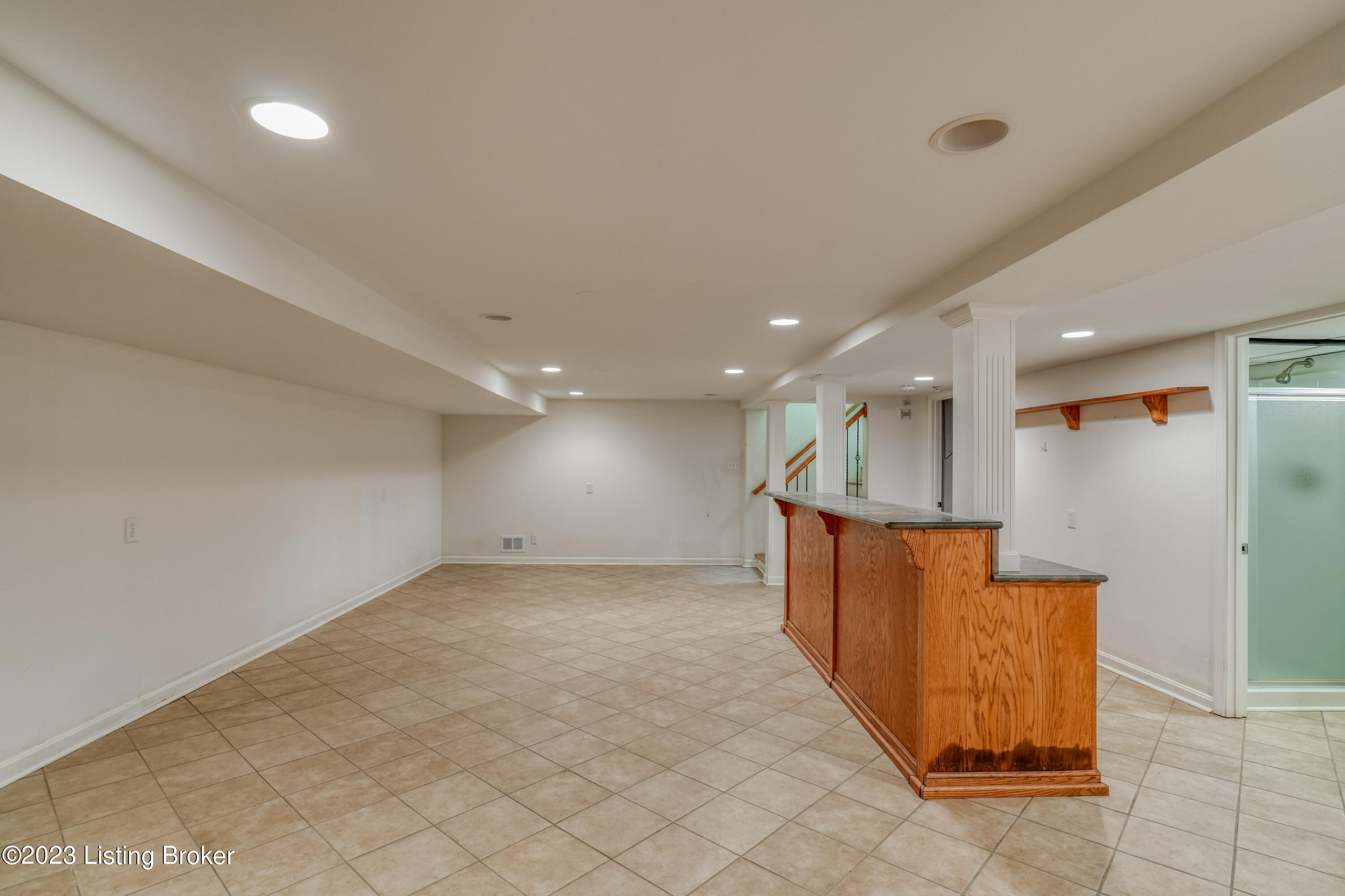 218 Bramton Road Louisville, KY 40207 - Photo 32 of 50 047 - 20230412 04649