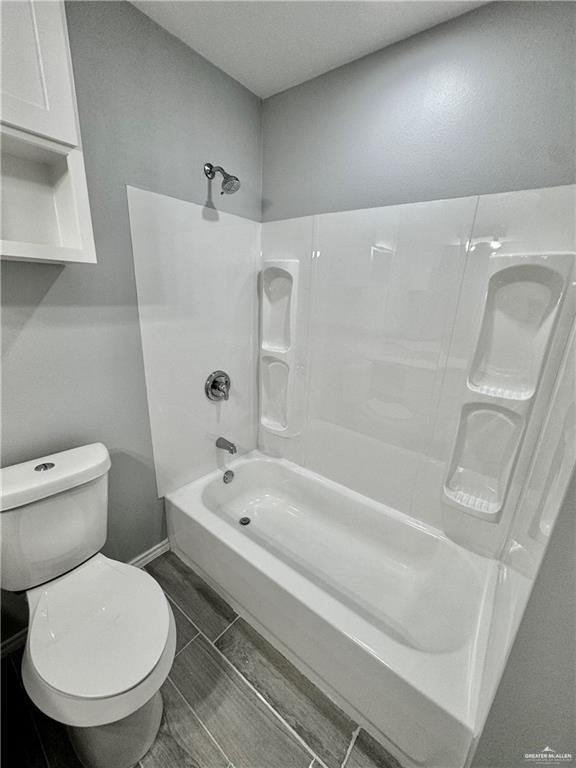 436 East Acacia Avenue, Unit 1 Alamo, TX 78516 - Photo 11 of 11 a bathroom with a toilet and a bathtub