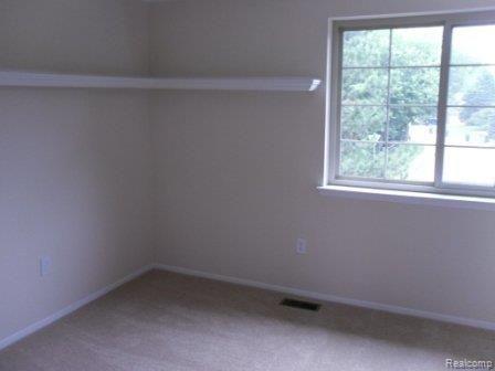 725 Dressler Lane Rochester, MI 48307 - Photo 8 of 13 028.JPG