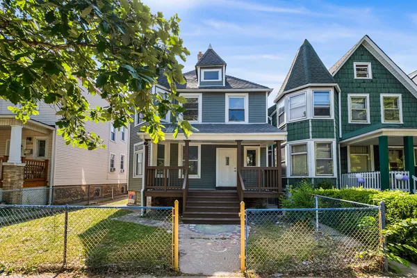 $950,000 | 2622 North Central Park Avenue, Chicago, IL 60647
