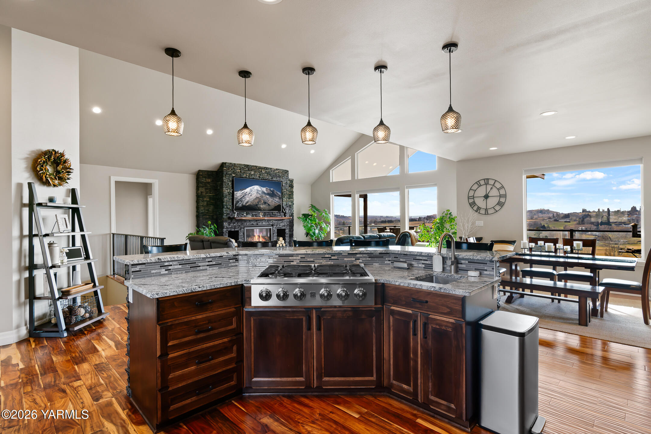 455 Rankin Road Selah, WA 98942 - Photo 15 of 57 0015Island with 2nd sink & gas cooktop