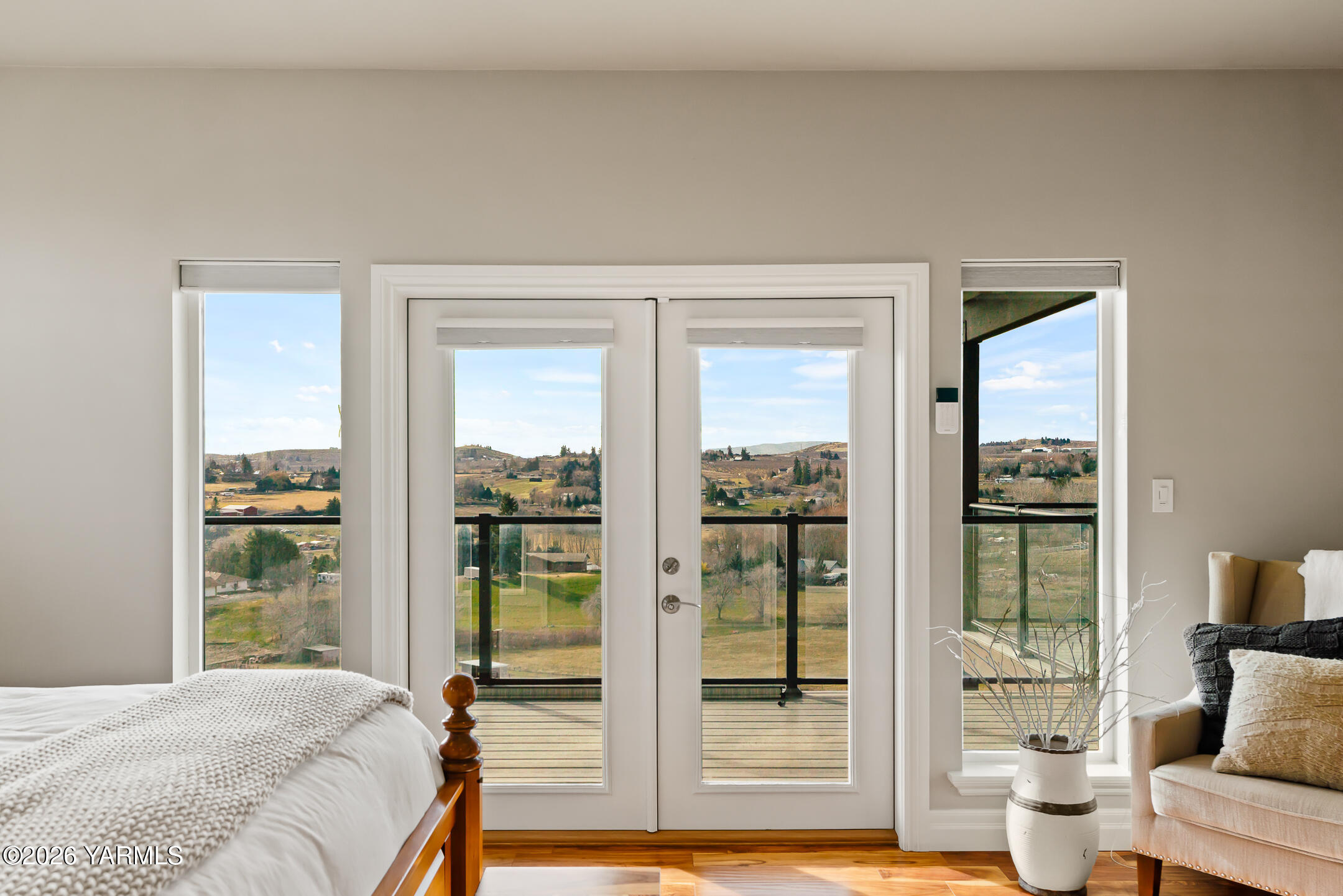 455 Rankin Road Selah, WA 98942 - Photo 18 of 57 0018Primary opens to balcony