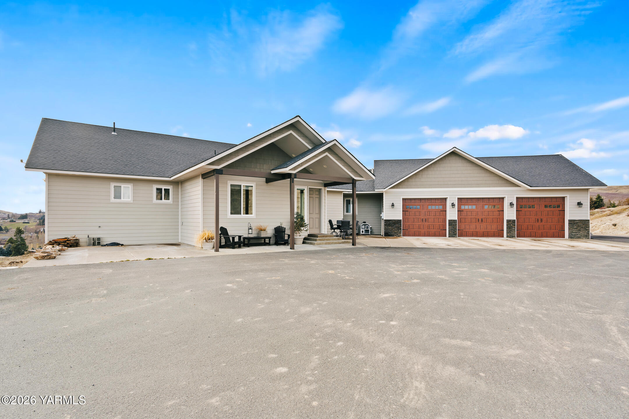 455 Rankin Road Selah, WA 98942 - Photo 2 of 57 002Large parking area