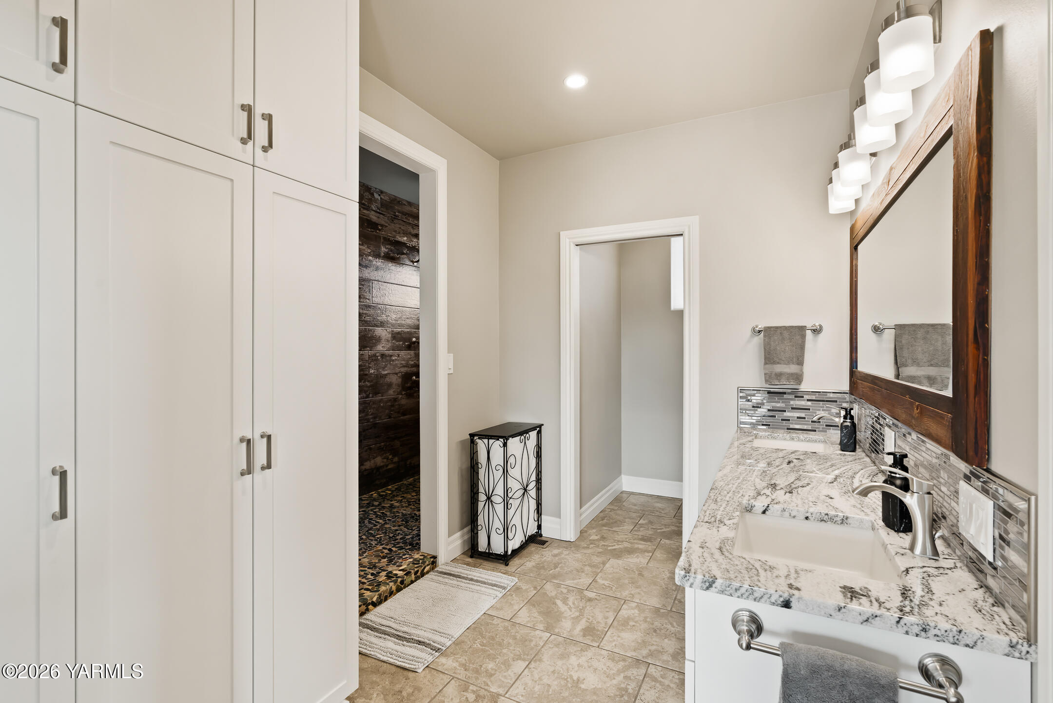 455 Rankin Road Selah, WA 98942 - Photo 22 of 57 0022Primary Bathroom