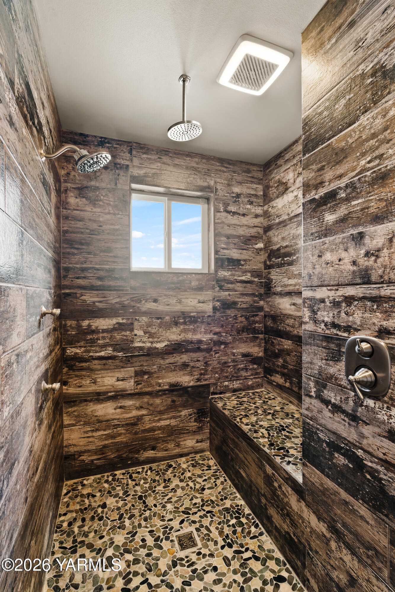 455 Rankin Road Selah, WA 98942 - Photo 23 of 57 a bathroom with a toilet