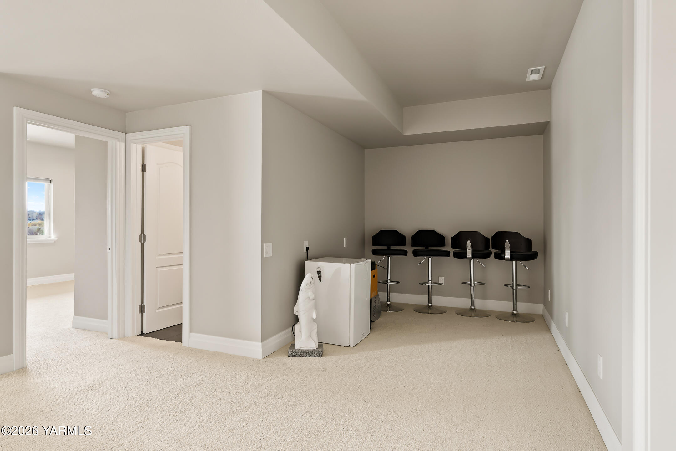 455 Rankin Road Selah, WA 98942 - Photo 33 of 57 0033Space for future wet bar-preplumbed