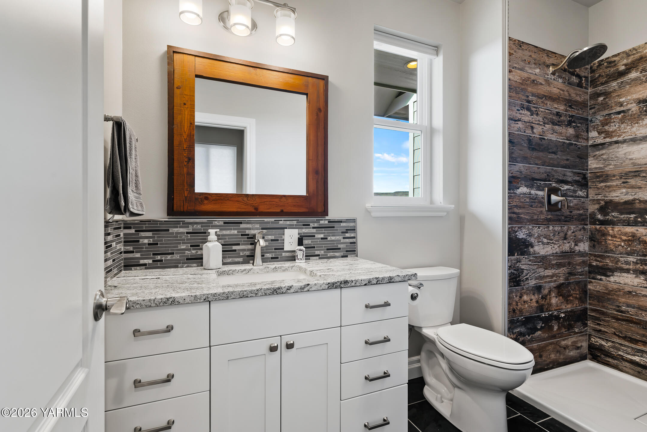 455 Rankin Road Selah, WA 98942 - Photo 34 of 57 0034Bathroom four